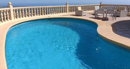Spacious villa in El Ràfol d'Almúnia