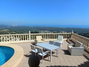 Terrace/patio - Spacious villa in El Ràfol d'Almúnia (El Ràfol d'Almúnia)