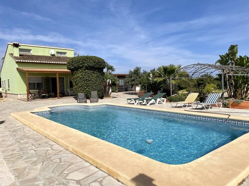 Spacious chalet for 11, private pool, pet-friendly, near the sea