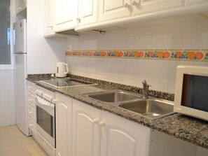 Fridge, microwave, oven, toaster - Seafront apartment with pool and parking in Denia - Sleeps 8 (Denia)