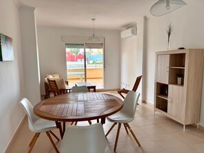 Dining - Seafront apartment with pool and parking in Denia - Sleeps 8 (Denia)