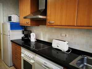 ثلاجة، ميكروويف، فرن، غسالة أطباق