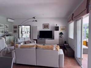 TV - Villa with private pool in Beniarbeig (Beniarbeig)