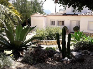 Property grounds - Villa with private pool in Beniarbeig (Beniarbeig)
