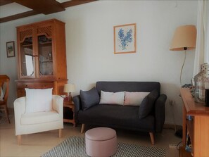 TV - Cozy Townhouse in Quiet Area (Denia)