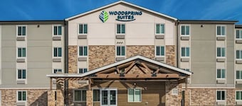 Stylish Single Room with Kitchen Near TreeTop Trek Park & Outdoor Fun