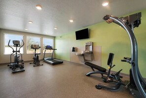 Fitness facility - Stylish Single Room with Kitchen Near TreeTop Trek Park & Outdoor Fun (Rockledge)