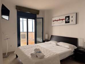2 bedrooms, bed sheets - Modern beachfront apartment in Denia for 6 people (Denia)