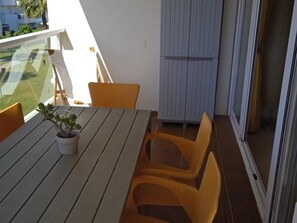 Outdoor dining - Family Apartment with Terrace in El Verger (Vergel)