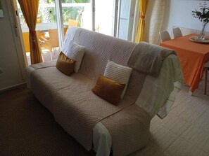 TV - Family Apartment with Terrace in El Verger (Vergel)