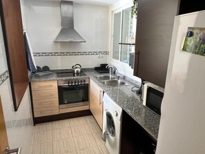 Fridge, microwave, oven, coffee/tea maker - Family Apartment with Terrace in El Verger (Vergel)