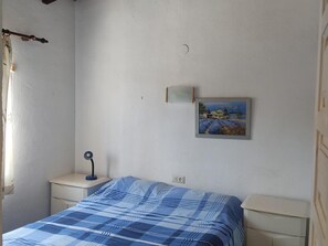 2 bedrooms, bed sheets