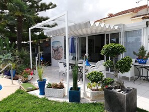 Outdoor dining - Modern and spacious villa in Els Poblets for families (Denia)