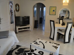 TV - Modern and spacious villa in Els Poblets for families (Denia)