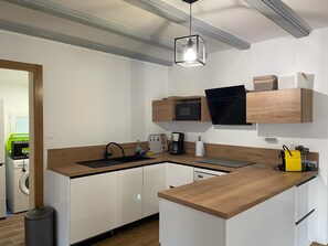 Refrigerador, microondas, horno y lavavajillas 