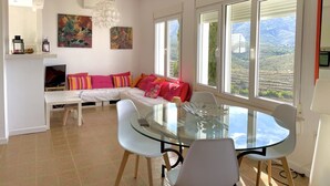 Dining - Bright chalet in Denia with private pool, Wi-Fi and parking (Denia)