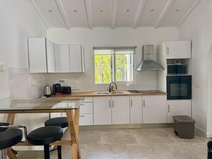 Fridge, microwave, oven, dishwasher - Modern house near beach, pool, WiFi, air conditioning (Denia)