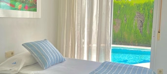 Modern house near beach, pool, WiFi, air conditioning