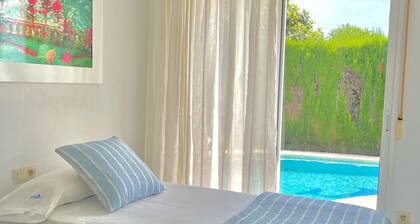 Modern house near beach, pool, WiFi, air conditioning