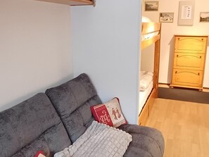 Room - Cozy Studio 4 Pers, Balcony, Pets Allowed (Châtel)