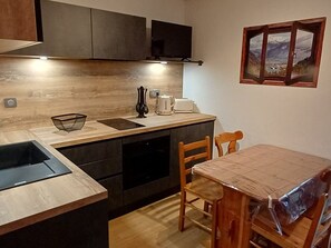 Frigorifero, microonde, macchina per tè/caffè, tostapane