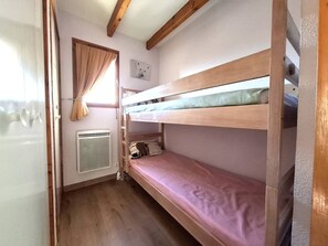 2 bedrooms