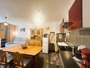 Fridge, dishwasher