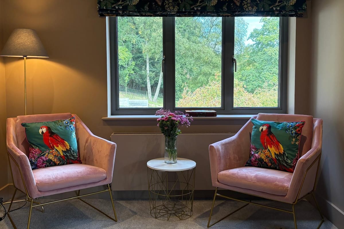 Deluxe Room | Desk, laptop workspace, iron/ironing board, free WiFi