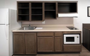 Fridge, microwave, stovetop, dishwasher
