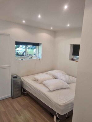 3 bedrooms, iron/ironing board, free WiFi