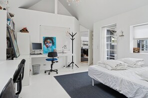3 bedrooms, iron/ironing board, free WiFi