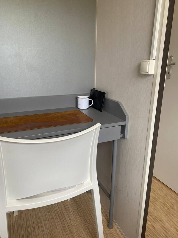 Mobile Home, 2 Bedrooms, Balcony, Garden View | Interior