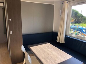 Mobile home - 2 soveværelser - balkon - udsigt til have | Interiør
