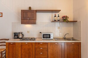 Fridge, microwave, stovetop, coffee/tea maker