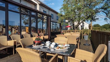 Cottage | Outdoor dining