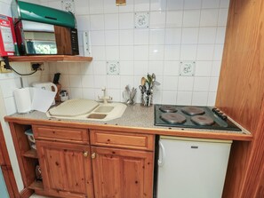 Batterie de cuisine, vaisselle et ustensiles