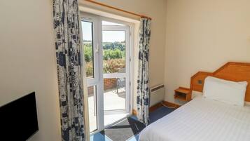 2 bedrooms, individually decorated, individually furnished, free WiFi