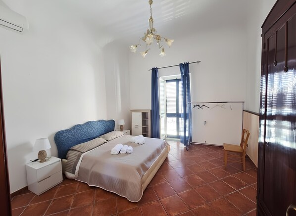 2 dormitorios, tabla de planchar con plancha, wifi y ropa de cama