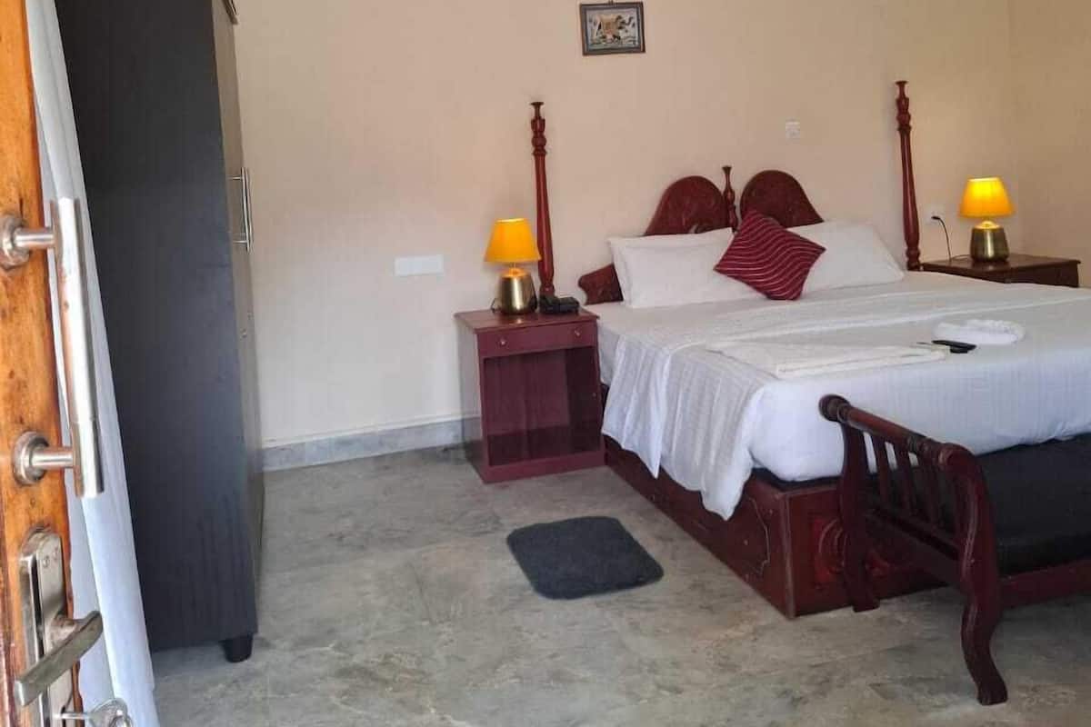 Habitación Deluxe doble | Tabla de planchar con plancha, wifi gratis, ropa de cama