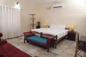 Iron/ironing board, free WiFi