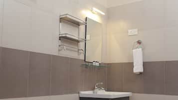 Habitación Deluxe con 1 cama doble o 2 individuales | Baño