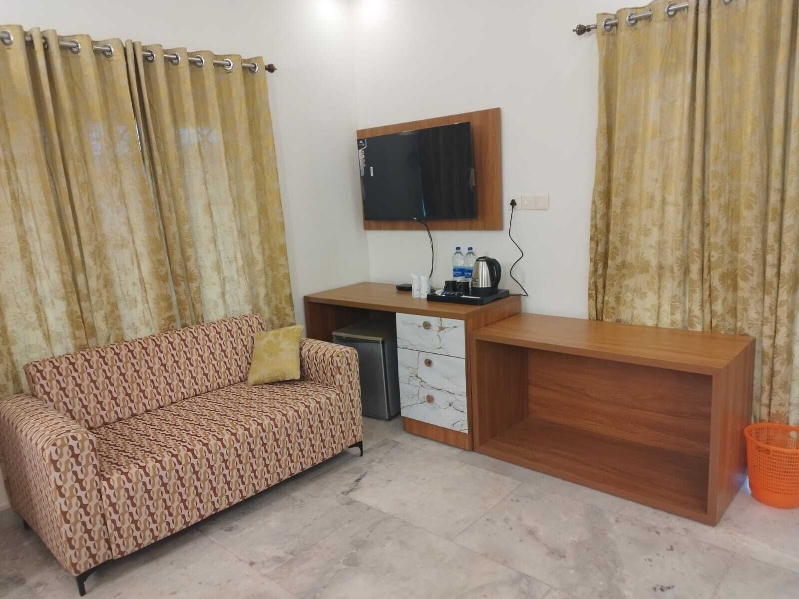 Kahden hengen deluxe-huone (yksi tai kaksi sänkyä) | Silitysrauta/-lauta, ilmainen Wi-Fi, vuodevaatteet