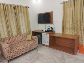 Camera Deluxe con letto matrimoniale o 2 letti singoli | Ferro/asse da stiro, Wi-Fi gratuito, lenzuola