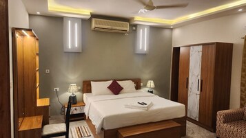 Deluxe Double or Twin Room | Iron/ironing board, free WiFi, bed sheets