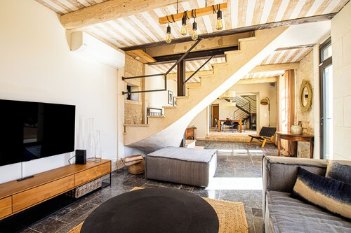 Le Mazet d'Ernestine 4 chambres piscine chauffée cheminée idéale famille et amis