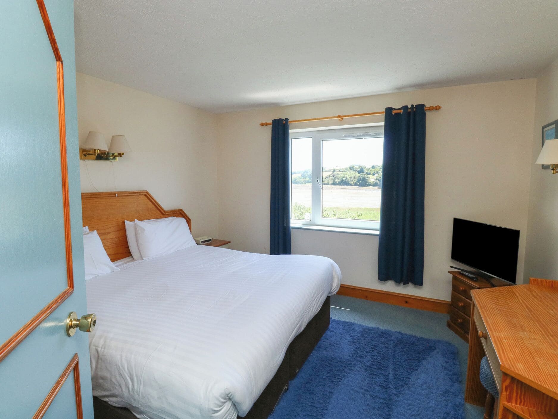 1 Schlafzimmer, individuell dekoriert, individuell eingerichtet