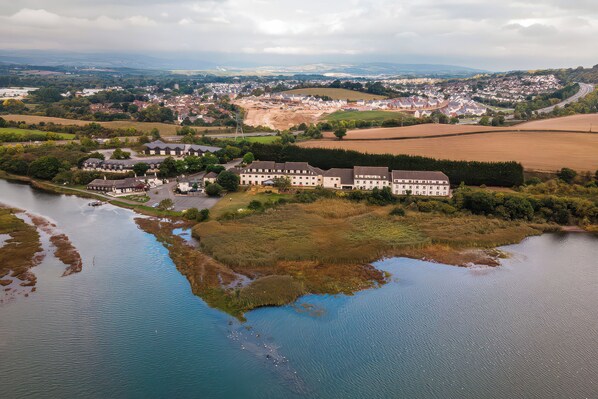 A large estate with multiple buildings, a river, and surrounding fields. - Oakwood (Newton Abbot)