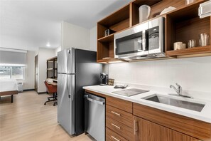Fridge, microwave, stovetop, dishwasher - Relax in a Comfortable Suite w/ Fully Equipped Kitchen & Dedicated Workspace (Cheyenne)