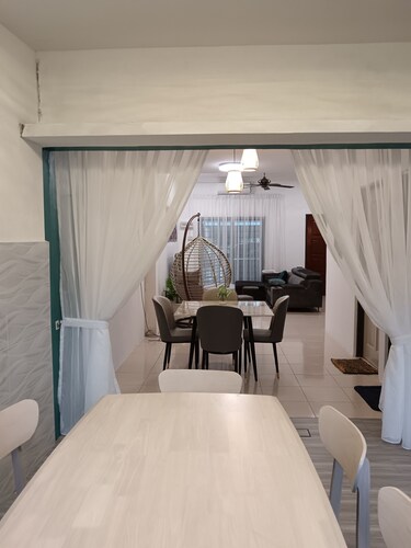Cozy 4BR homestay in Tambun,Ipoh—Wi-Fi, kitchen,near attractions.Family-friendly