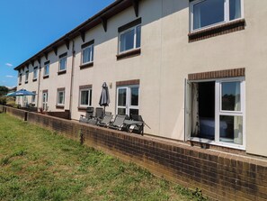 Exterior - Guillemot (Newton Abbot)